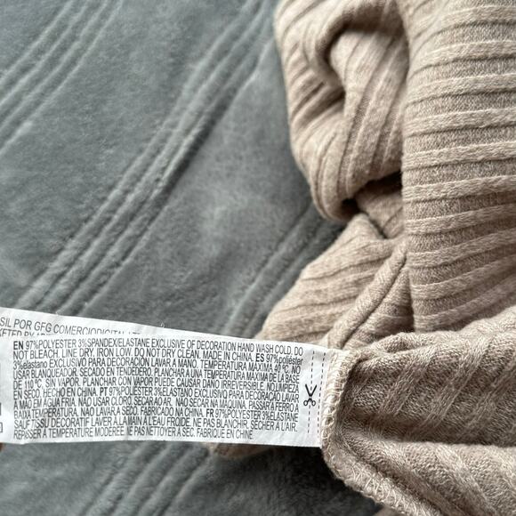 Forever 21 Ribbed Mock Neck Cropped Sweater Top Beige Women's Small - Picture 9 of 9